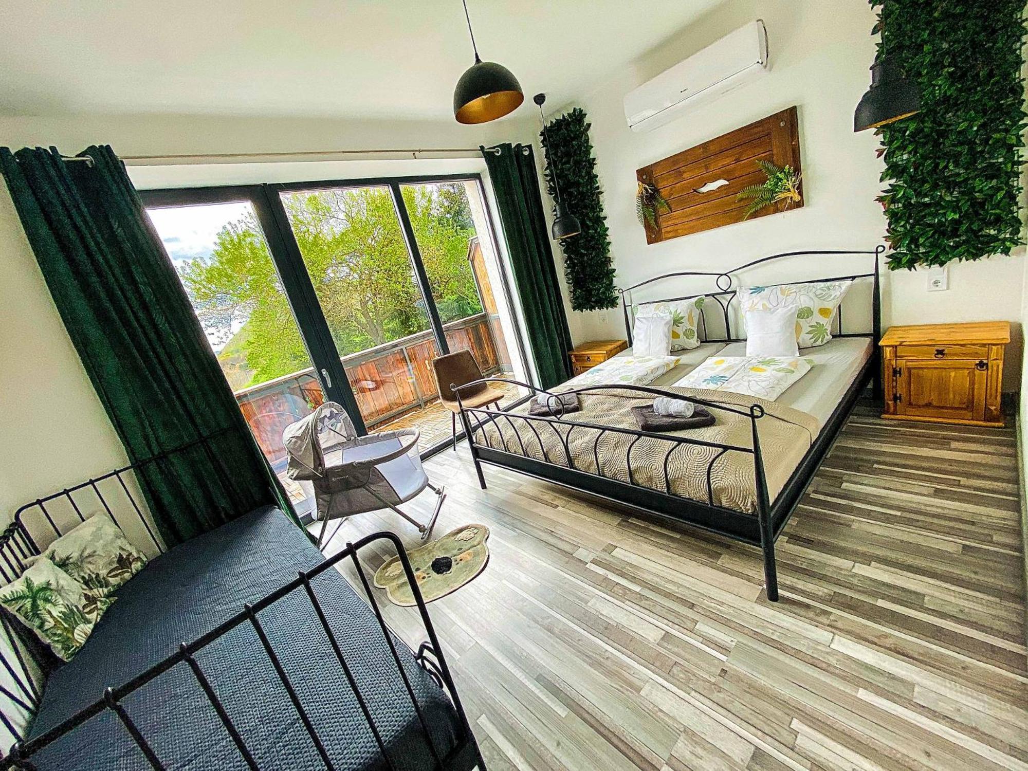 Lessuek Meg! Vendeghaz - Suemeg Villa Bagian luar foto