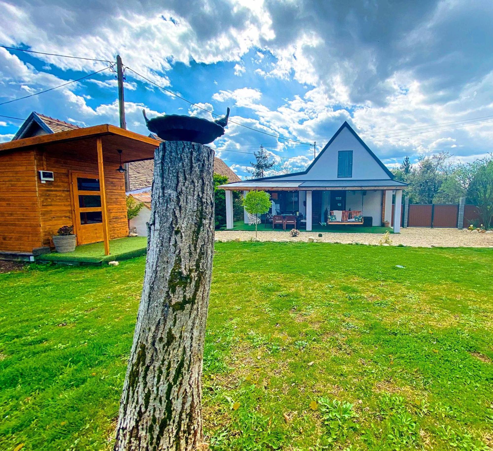 Lessuek Meg! Vendeghaz - Suemeg Villa Bagian luar foto